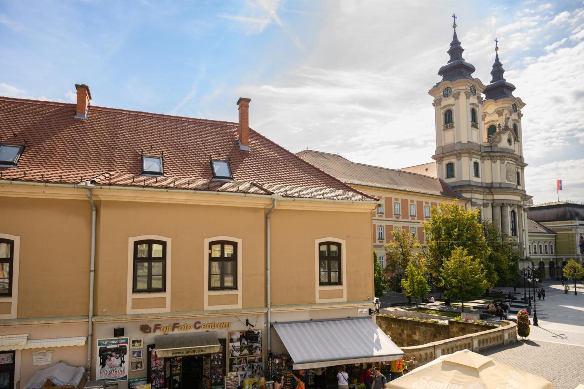 Zengo Eger Exterior foto